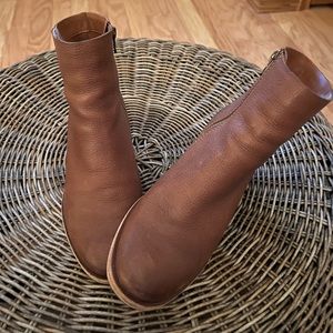 EUC brown leather Kork Ease boots.